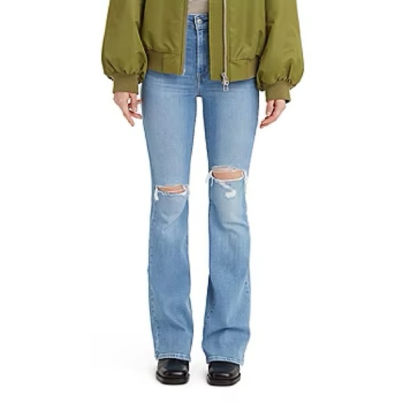 NWT Levi’s 726 Flare Women's High Rise Jean in Let’s Talk Size 30 - Picture 1 of 8